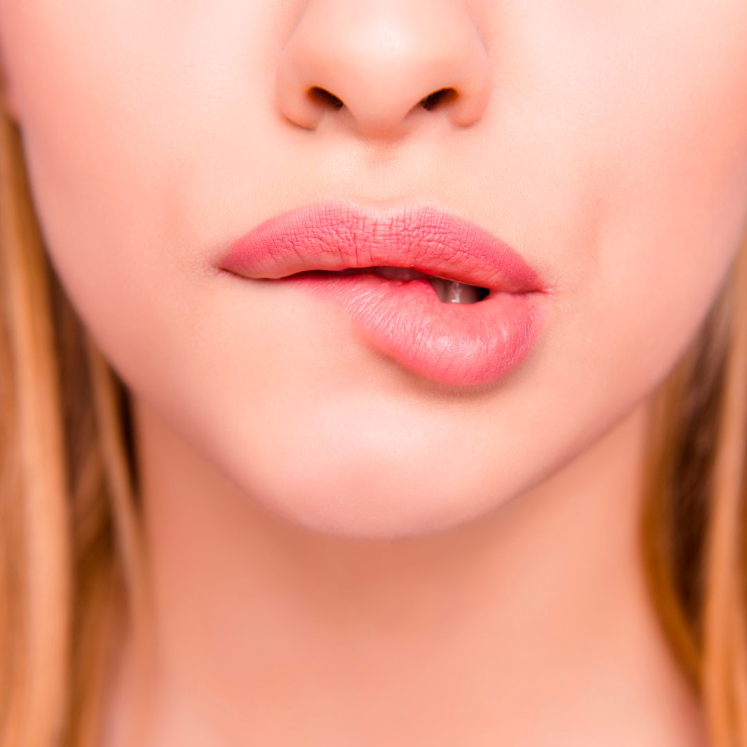 Labios de mujer hidratados y exfoliados