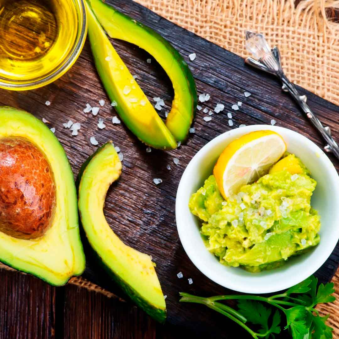 Cosmético con aceite de aguacate para proteger la piel del sol